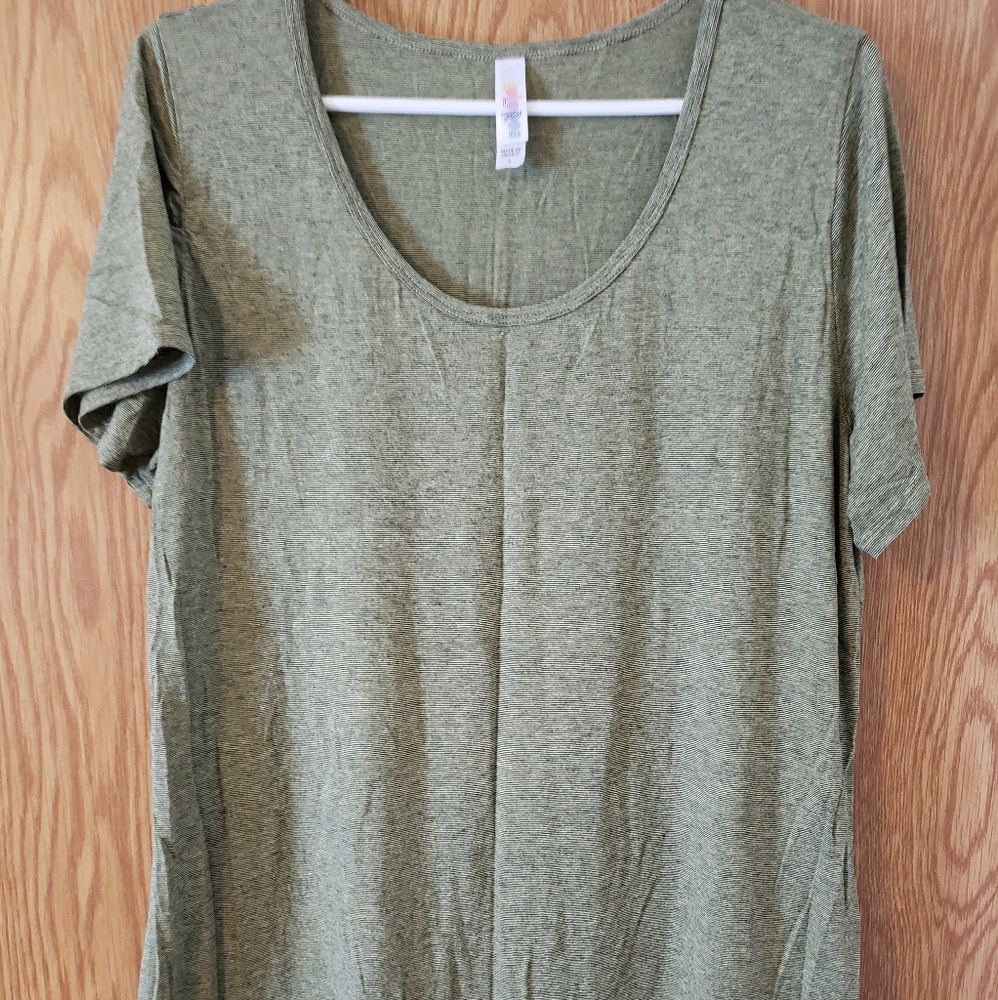 LuLaRoe classic tee